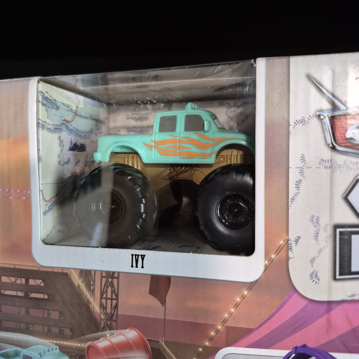 2022 Disney Pixar Cars On The Road Showtime Loop Playset With Ivy NEW IN BOX 2