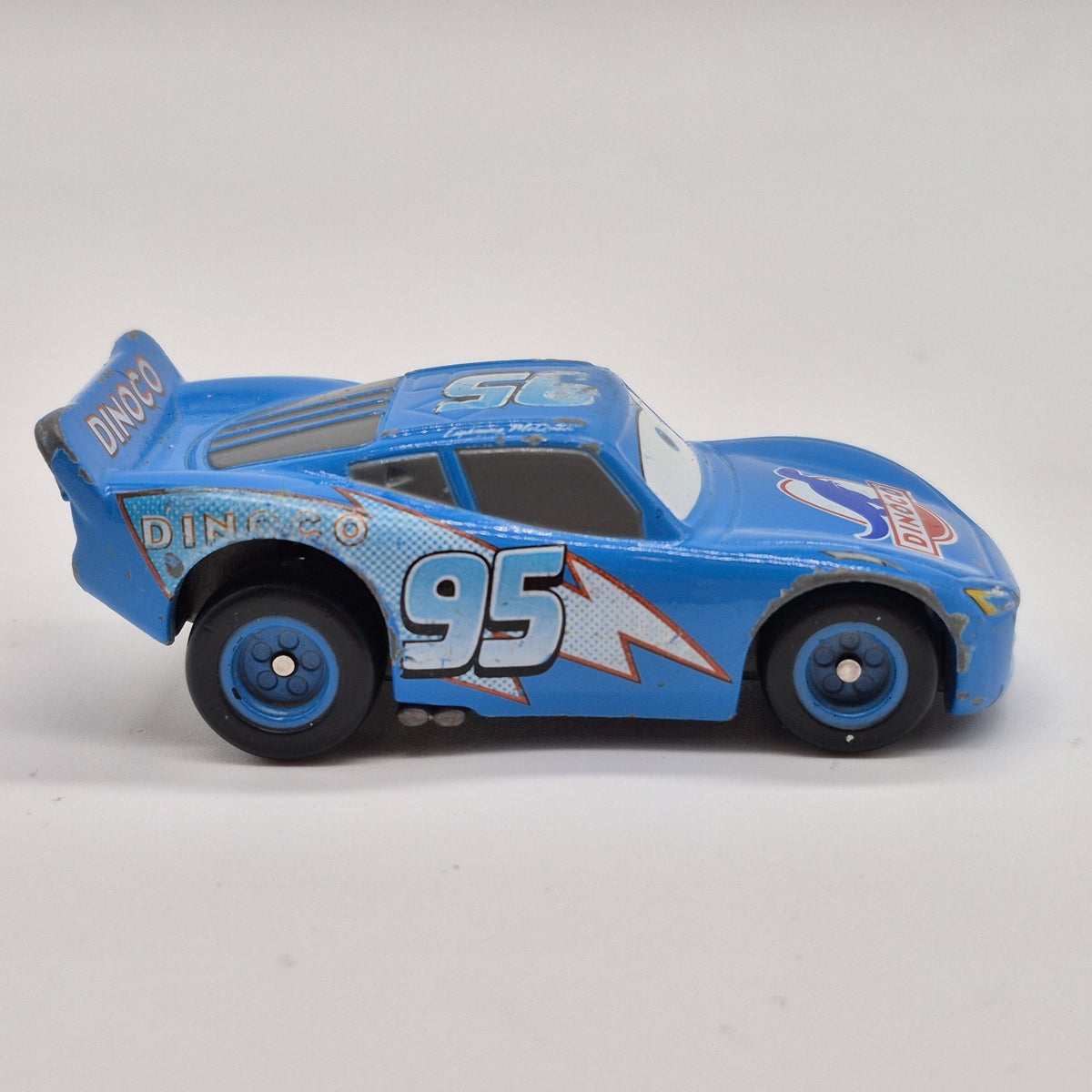 TOMICA Dinoco Lightning Mcqueen 1:64 Disney Pixar Cars 2010 Diecast4