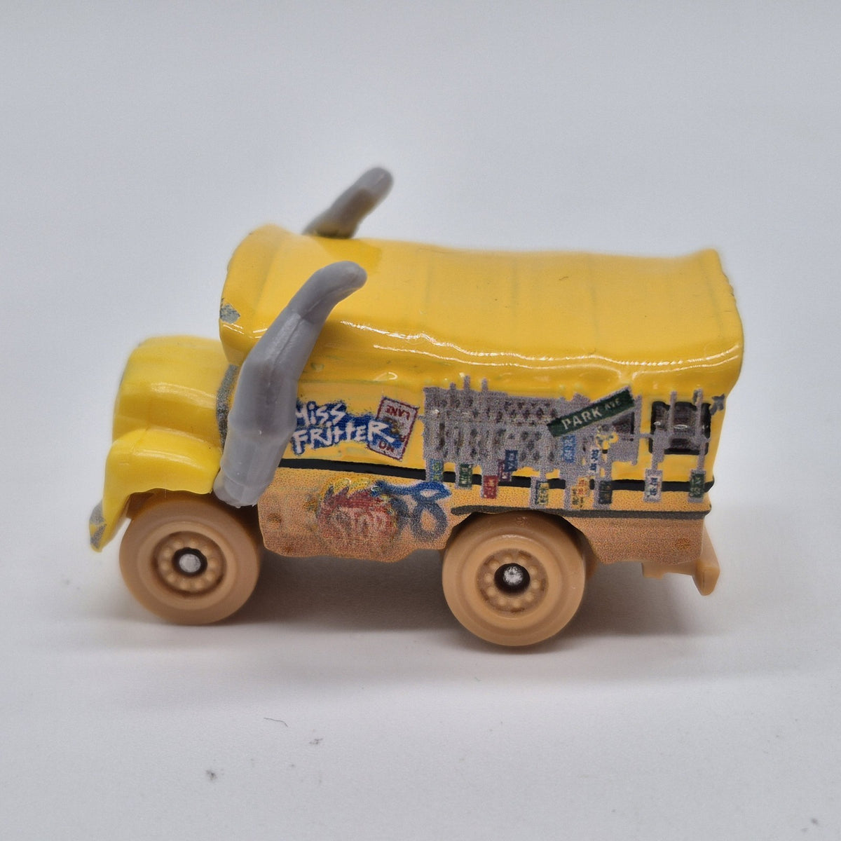 Miss Fritter Mini Disney Pixar Cars 1:87 Diecast Cars2