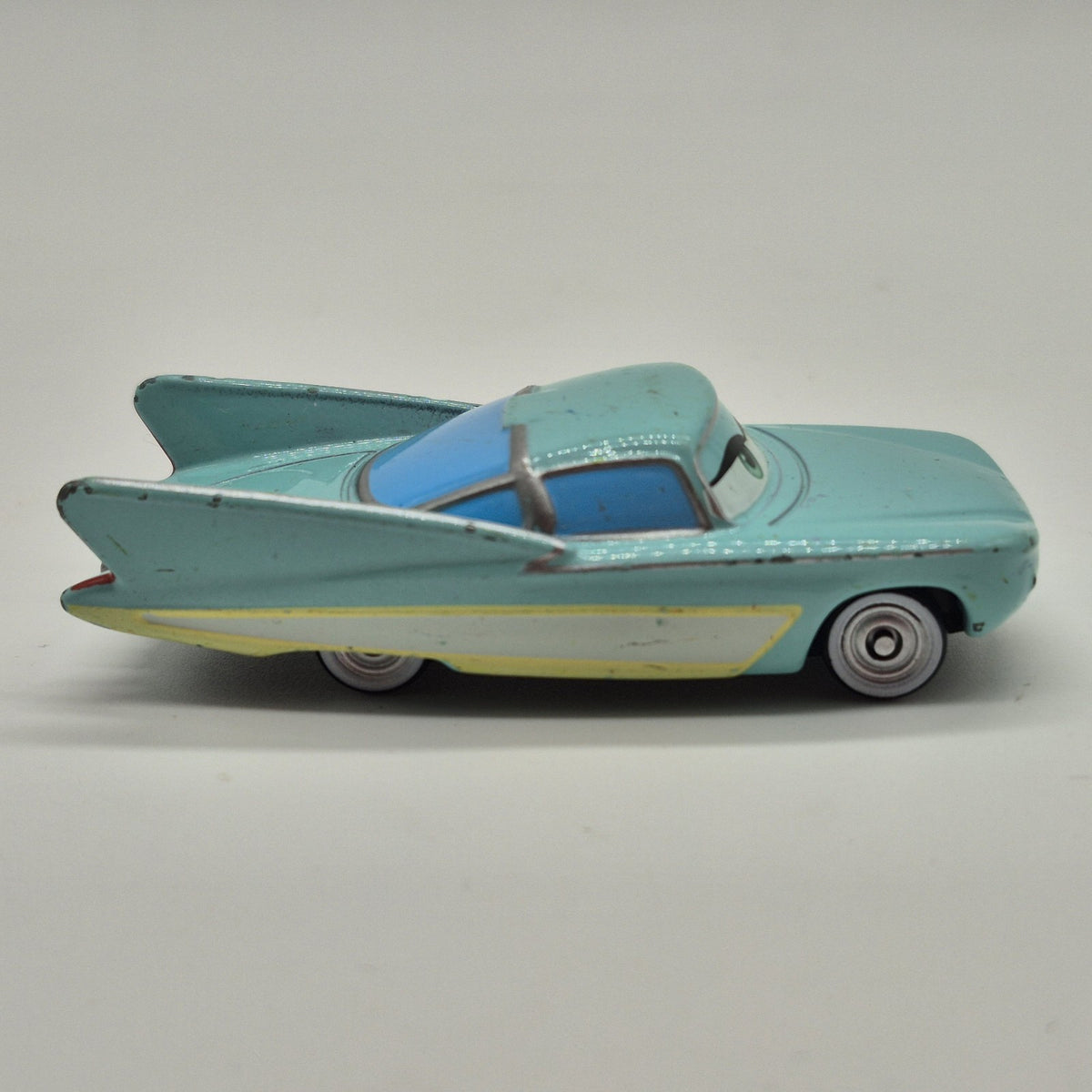 TOMICA Flo Disney Pixar Cars 1:64 Diecast Car Radiator Springs4
