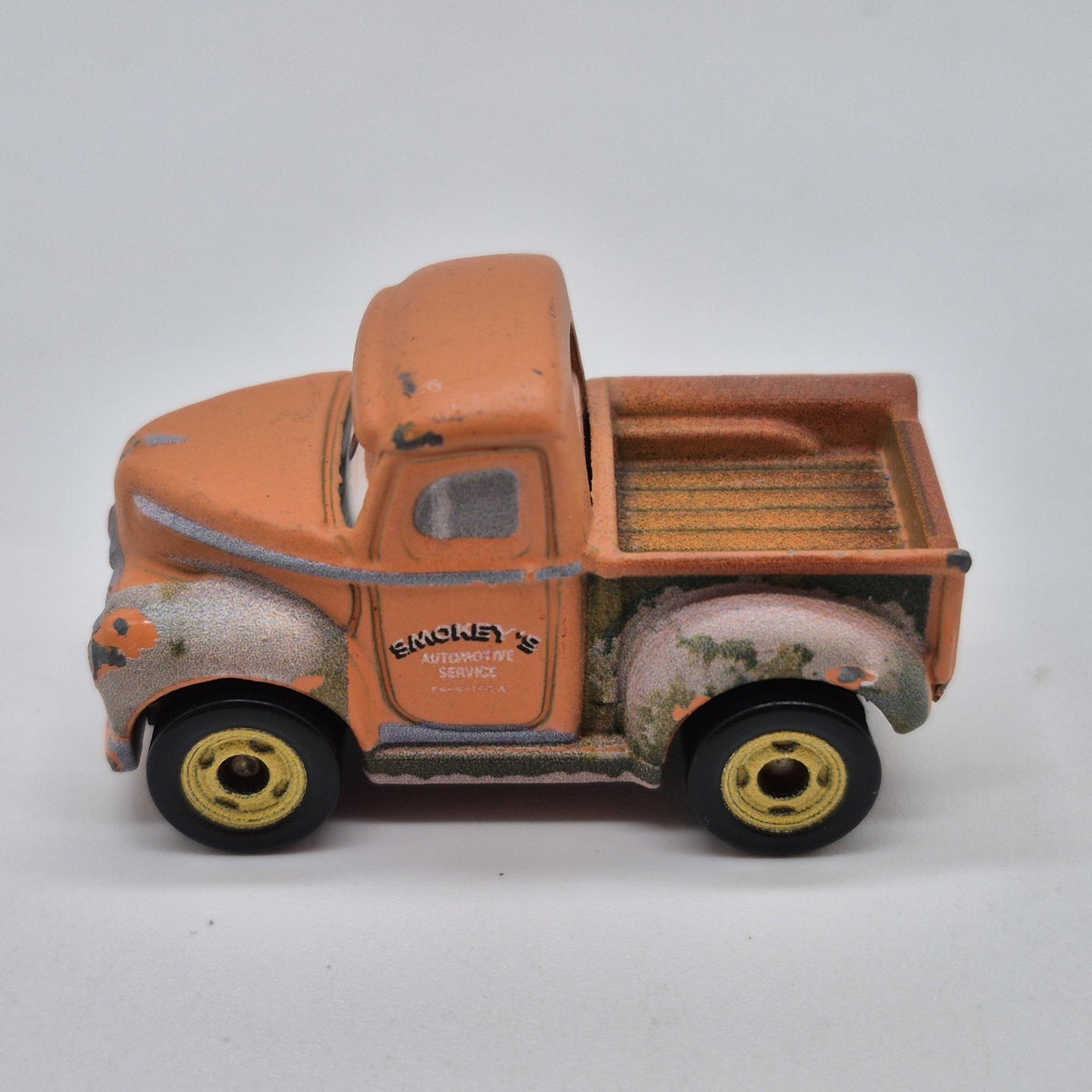 USED Smokey Disney Pixar Cars Mini Racers 1:87 Diecast Truck1