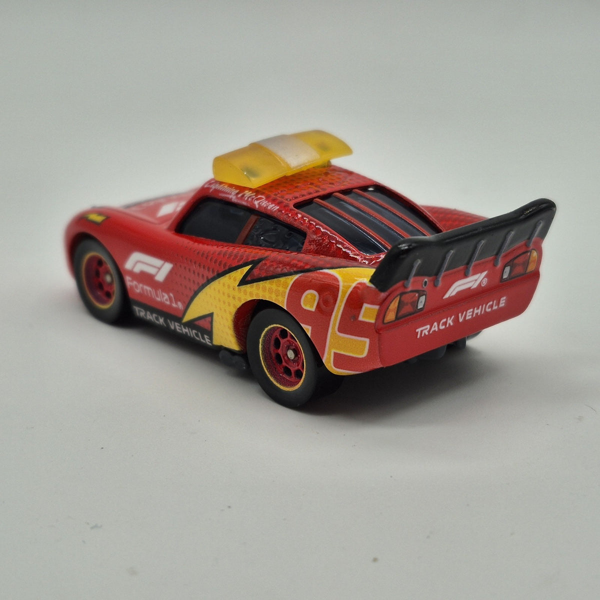 Formula 1 Disney Pixar Cars Lightning McQueen Franceso F1 Pitty 2026 Diecast3