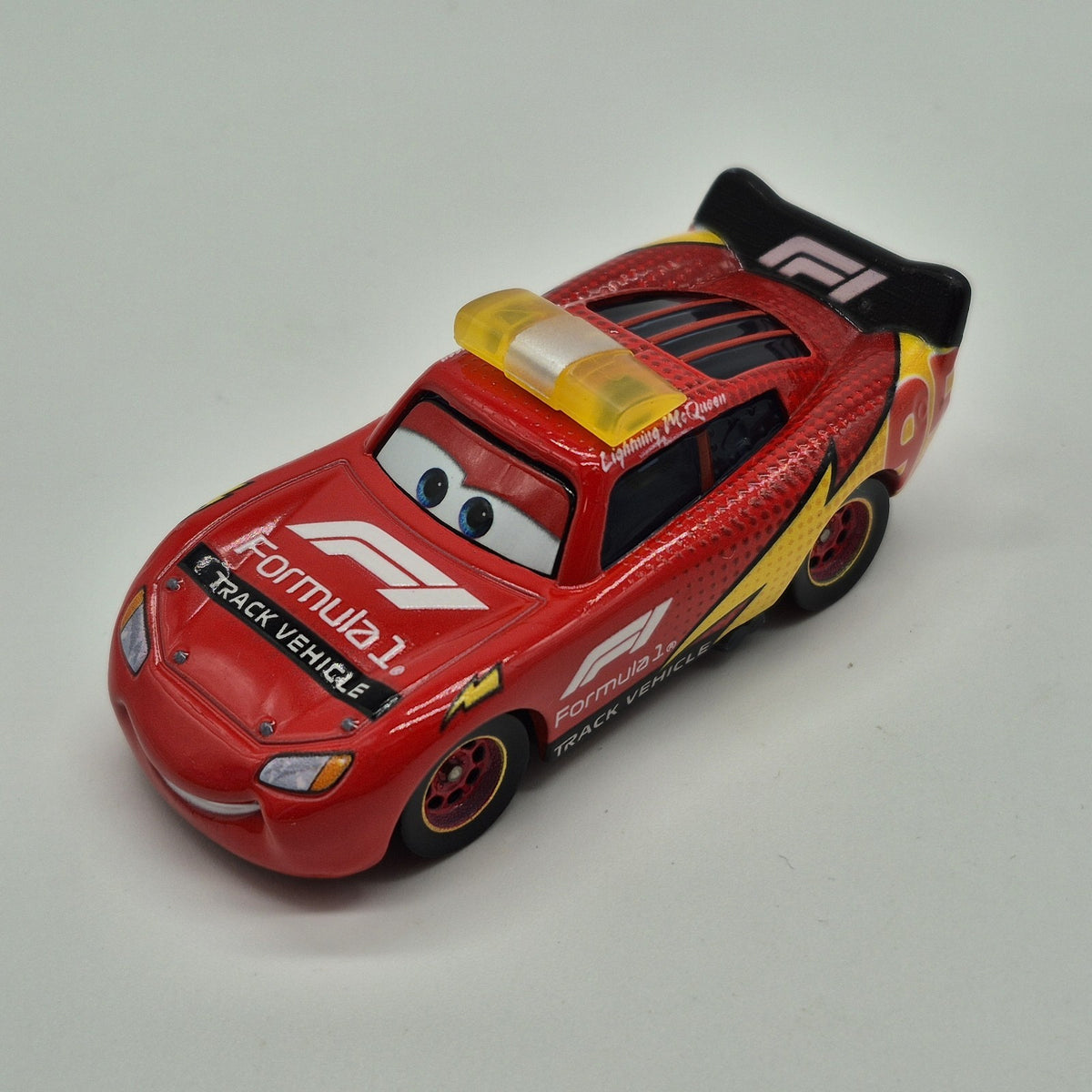 Formula 1 Disney Pixar Cars Lightning McQueen Franceso F1 Pitty 2026 Diecast1