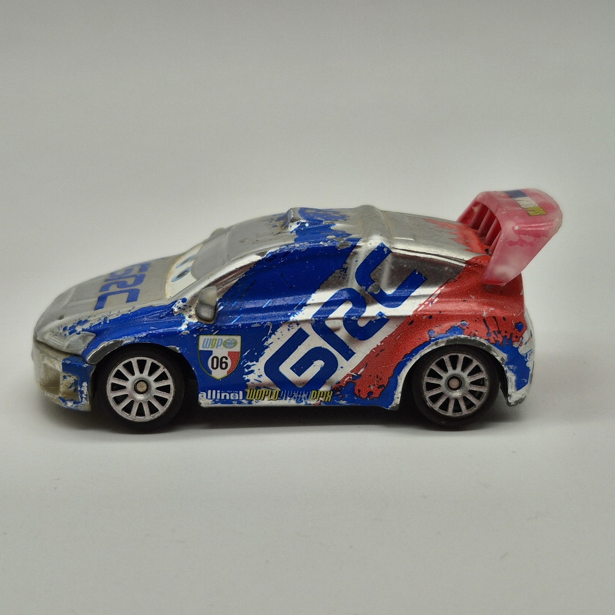 Disney Pixar Cars 2 Raoul Caroule With Metalic Finish Silver Racers Series 1:552