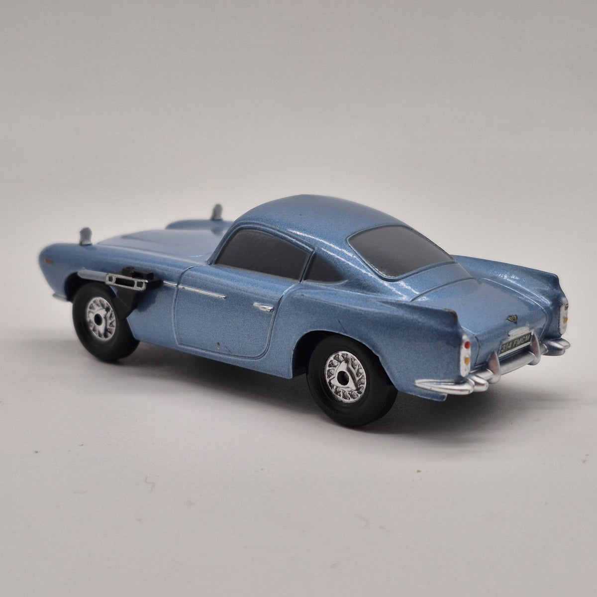 Secret Spy Ops Finn McMissile with Weapons 1:43 Diecast Disney Store 20113