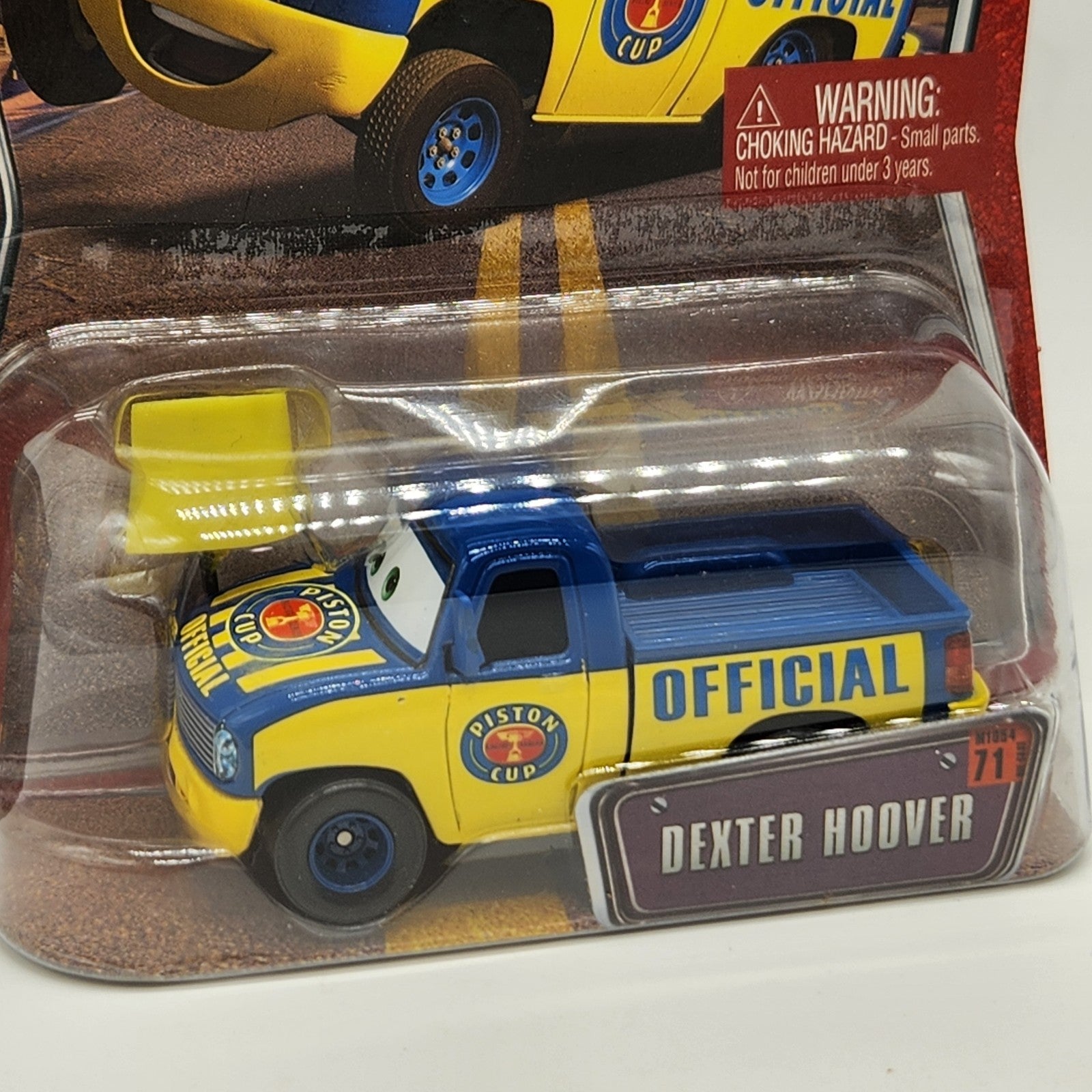 Disney Pixar World of Cars Piston Cup Official Dexter Hoover With Yellow Flag1