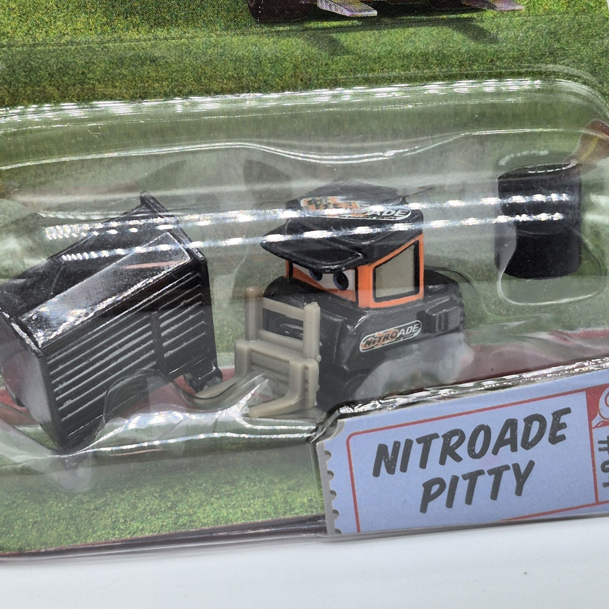 Disney Pixar Cars Nitroade Pitty Hugo Fast Piston Cup Pit Crew Toolbox 1:551